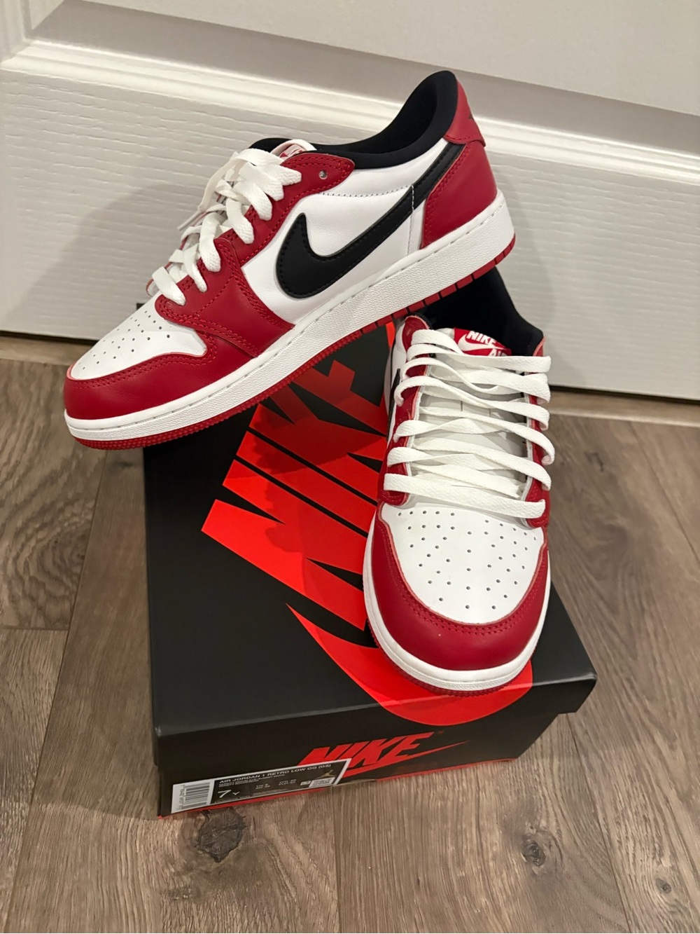 Nike Low-Top Sneakers in White, Red & Black